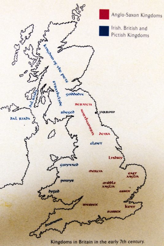 Zu Bedes Lebzeiten gibt es britische, irische und piktische Königreiche und im Südosten angelsächsische Königreiche der eingewanderten Angelsachsen