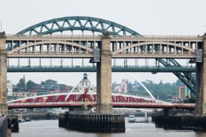 Newcastle entstand an einer römischen Brücke über den Fluss Tyne. Heute ist es nicht mehr eine sondern viele!