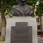 Ein Gedenkstein für die von Großbritannien während des zweiten Weltkriegs angeheuerten Saboteure