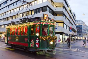 Falls Ihr Euch fragt, was der Weihnachtsmann in diesen Tagen so macht - der arbeitet in Basel als Straßenbahnfahrer ;-)