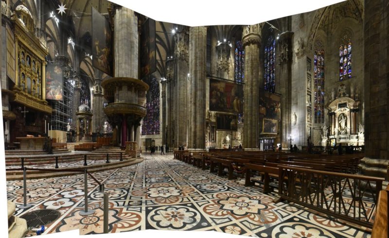 Rechts das südliche Querschiff, in der Mitte der Chor und links eine der gewaltigen Flügeltüren der größten Orgel der Welt