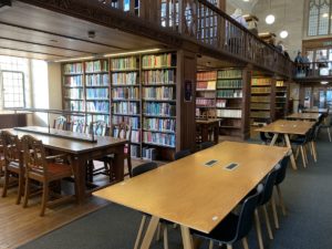 Die Bibliothek im Wills Memorial Building der Universität Bristol