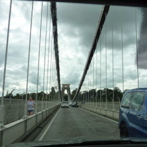Auf der Straße nach Portishead ist ein Stau. Wir nehmen deshalb den durchaus willkommenen Umweg über die Clifton Suspension Bridge - die Hängebrücke über den Fluss Avon.