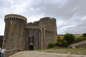 Das Schloss diente nicht nur militärischen Zwecken, sondern einer der Türme diente auch als Wohnort der Anne von Bretagne (1477 - 1514). Wobei sie sich hier nicht dauerhaft aufgehalten hat.