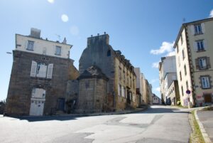 Steile Straßen in Recouvrance. In der Mitte steht eines der ältesten Häuser - das Maison de la Fontaine