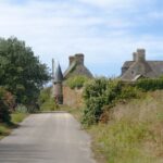 Auf dem Weg zurück nach Saint Mathieu machen wir einen Bogen um die Landstraße und laufen lieber zur Küste. Dabei kommen wir an diesem hübschen Bauernhof vorbei