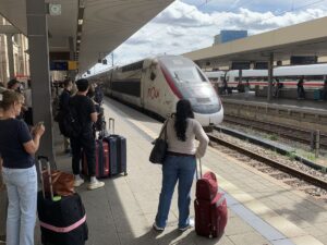 Der TGV fährt ein