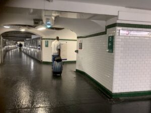 In den Gängen der Metro