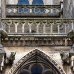 Hier an der Nordseite von Notre Dame ist der Renovierungsbedarf deutlich zu erkennen
