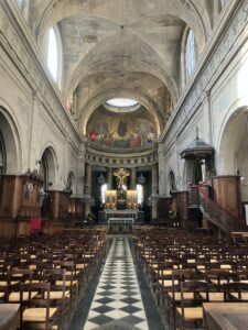 Beu unserem ersten Erkundungsgang bleiben wir in der Rue du Temple vor der Eglise Sainte Eilsabeth stehen. Sie ist unter anderem die Kirche der katholischen Chinesen, die nach dem 1. Weltkrieg nach Paris kamen, aber nicht nur...