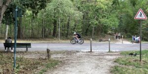 Der Bois de Vincennes hat auch zahlreiche Sportanlagen und 60km Wanderwege. Auch die Fahrradfahrer können sich hier austoben